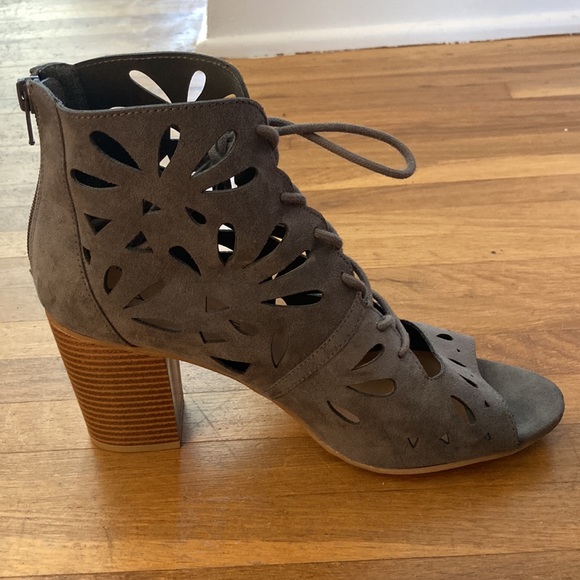 *last chance!!* Rampage | Women’s suede grey lace-up heels - Picture 10 of 16